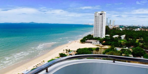 3-bedroom-beachfront-top-floor-condo-with-sea-view-na-jomtien-pattaya-for-sale