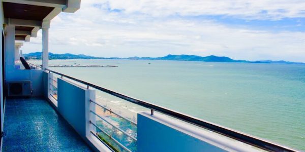 3-bedroom-beachfront-top-floor-condo-with-sea-view-na-jomtien-pattaya-for-sale