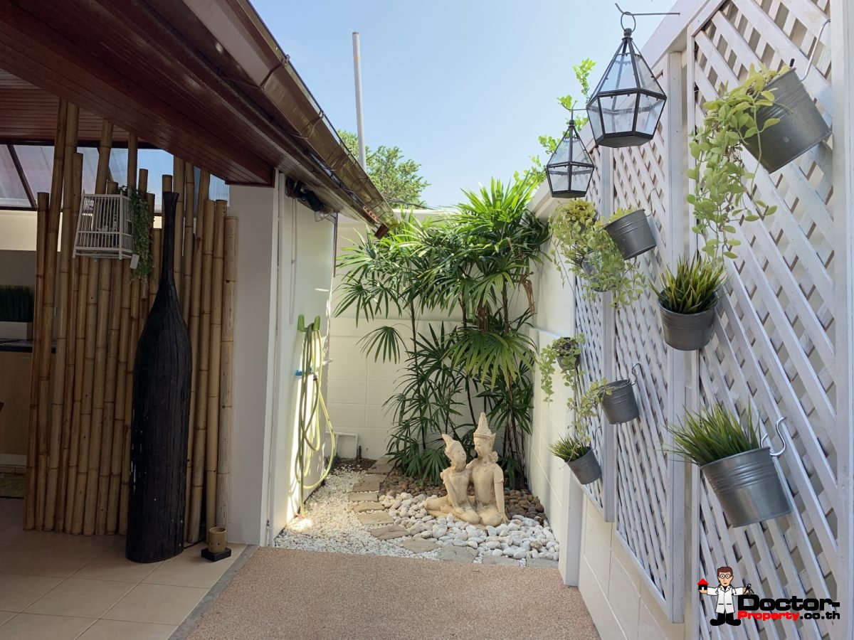 2 Bedroom House with A Pool - Bang Rak, Koh Samui - For Sale