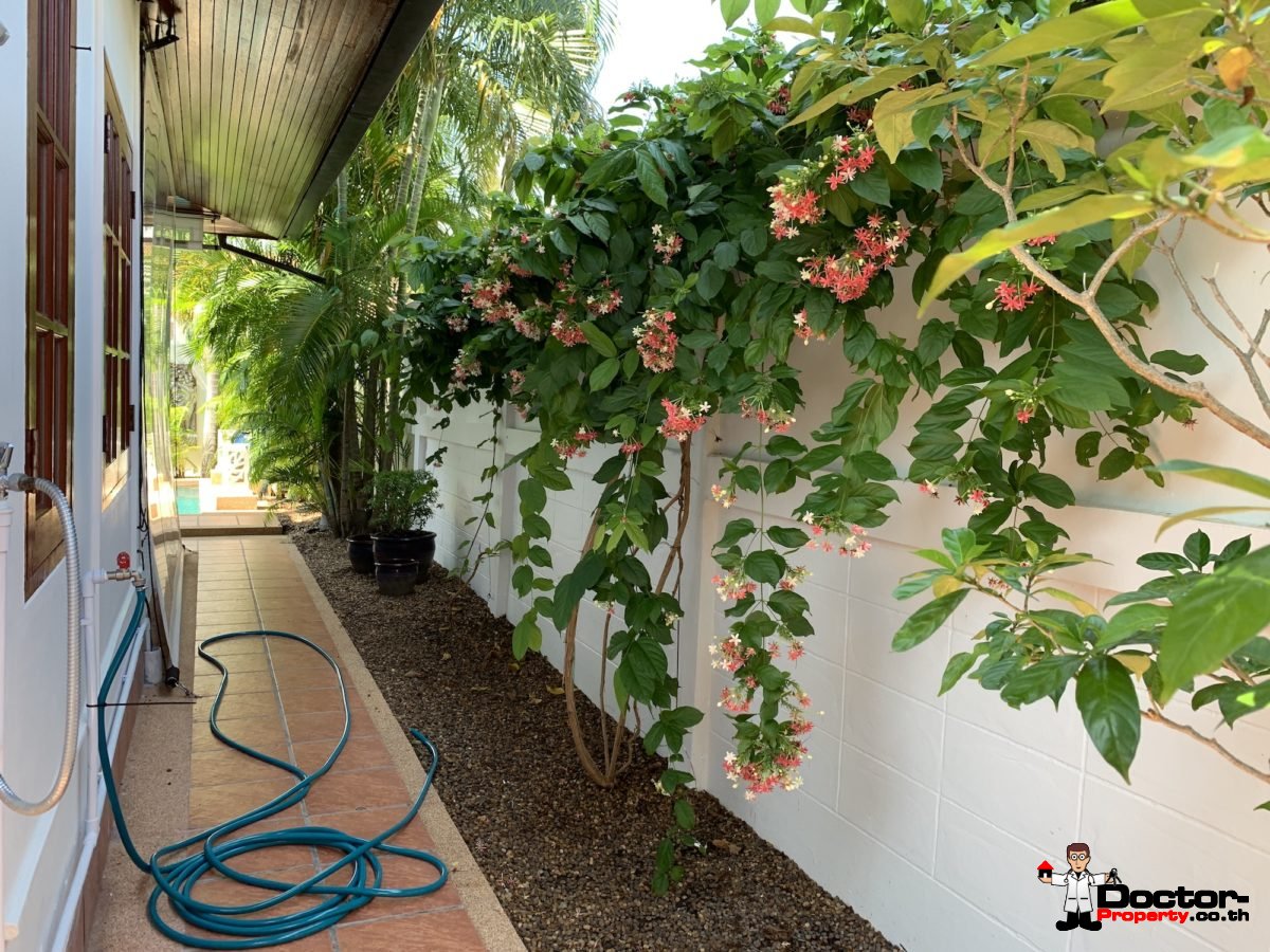 2 Bedroom House with A Pool - Bang Rak, Koh Samui - For Sale