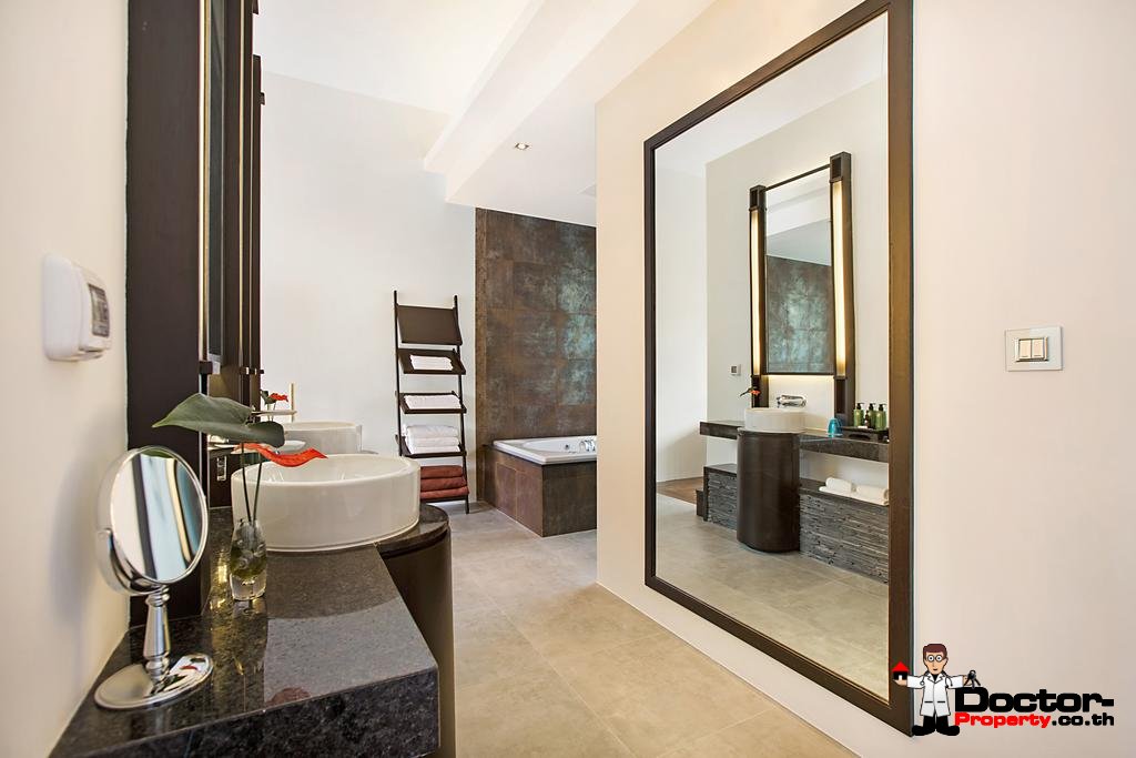 5 Bedroom Pool Villa next to the Beach - Hua Thanon, Koh Samui - For Sale