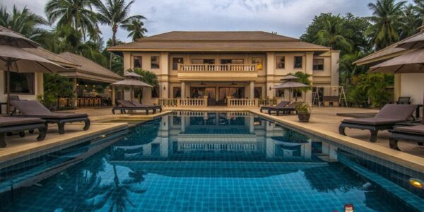 Beachfront 7 Bedroom Villa + 3 Guest Villas + Apartments - Taling Ngam - Koh Samui for sale