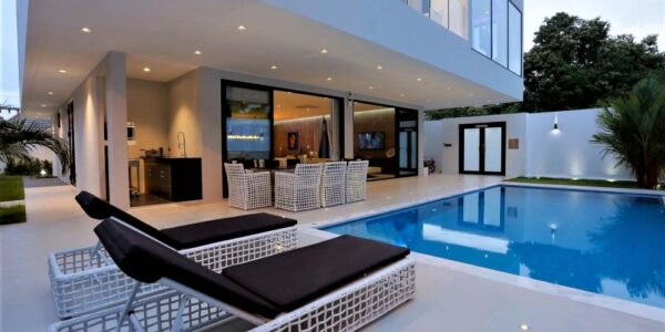 8 Bedroom Luxury Pool Villa - Phra Tam Nak - Pattaya South - for sale