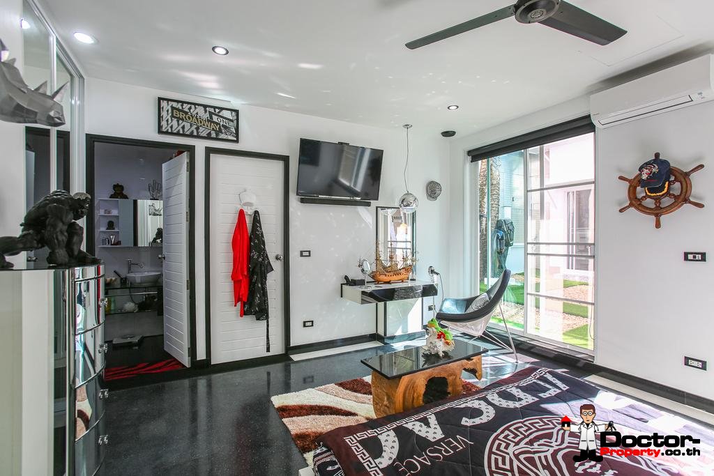 Modern Luxury 7 Bedroom House with Hotel License - Sai Yuan, Rawai Beach - Phuket South - for sale