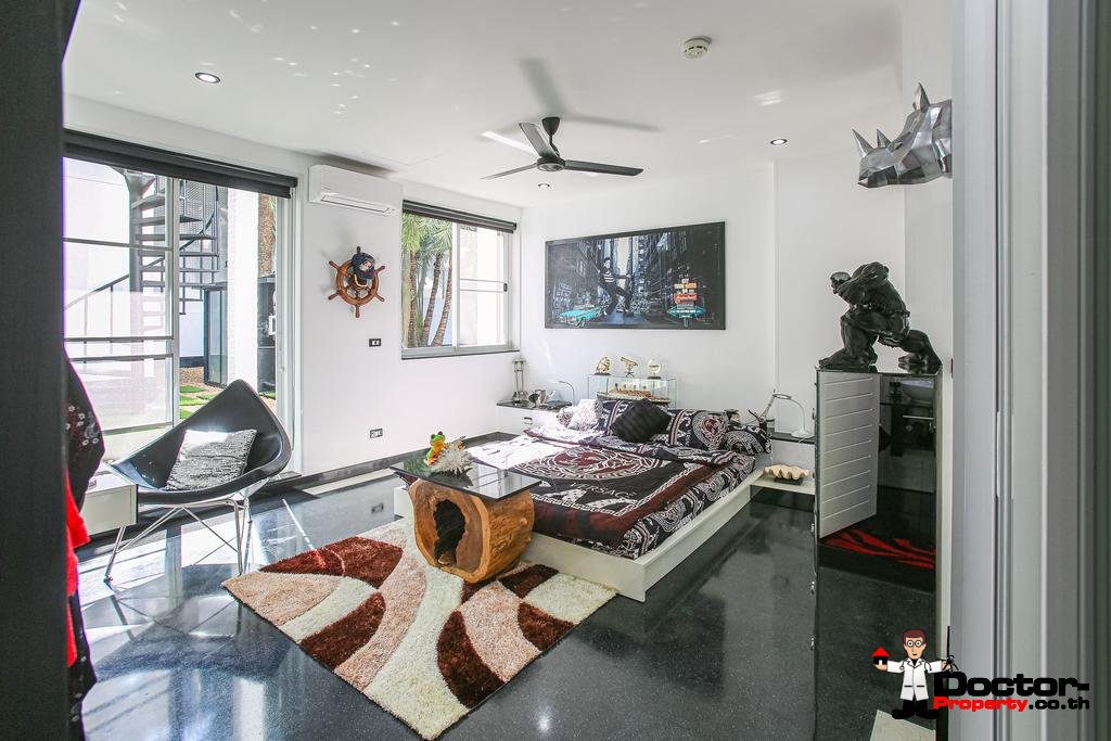 Modern Luxury 7 Bedroom House with Hotel License - Sai Yuan, Rawai Beach - Phuket South - for sale
