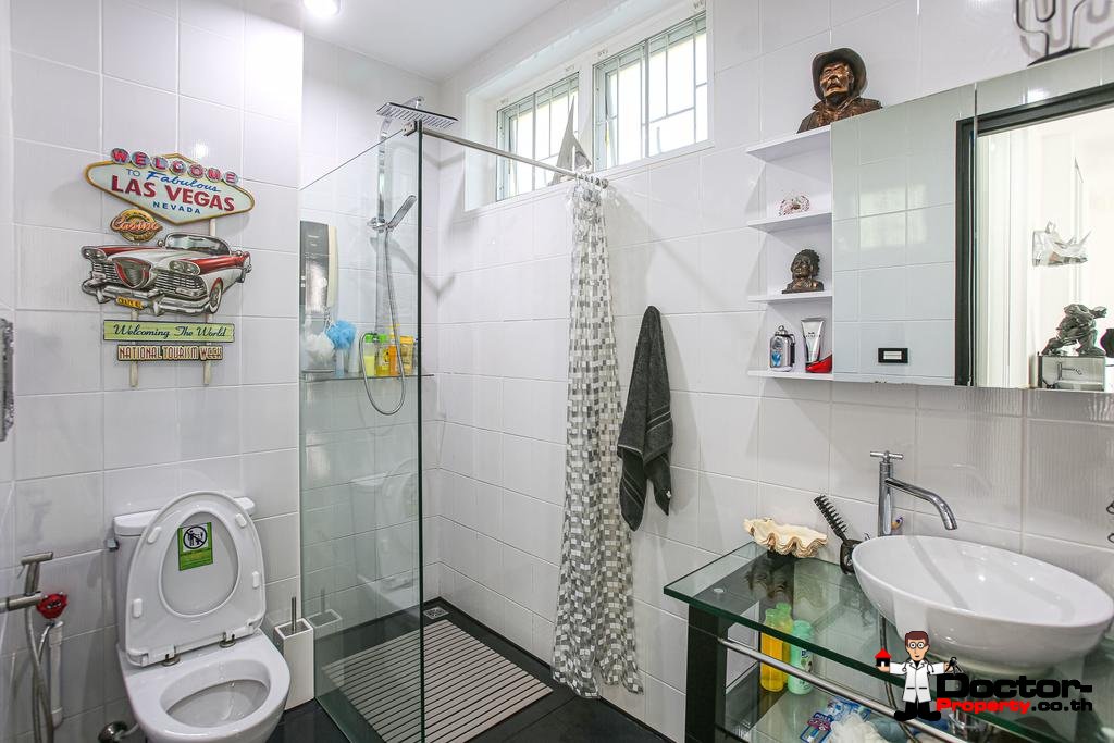 Modern Luxury 7 Bedroom House with Hotel License - Sai Yuan, Rawai Beach - Phuket South - for sale