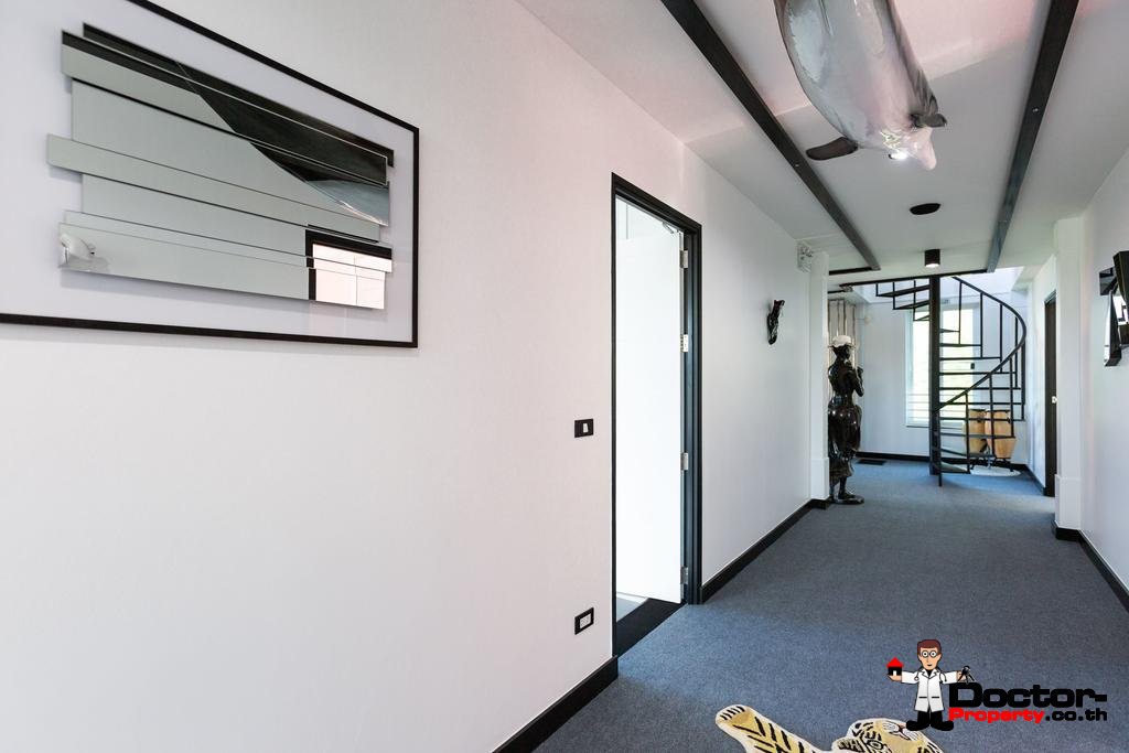 Modern Luxury 7 Bedroom House with Hotel License - Sai Yuan, Rawai Beach - Phuket South - for sale