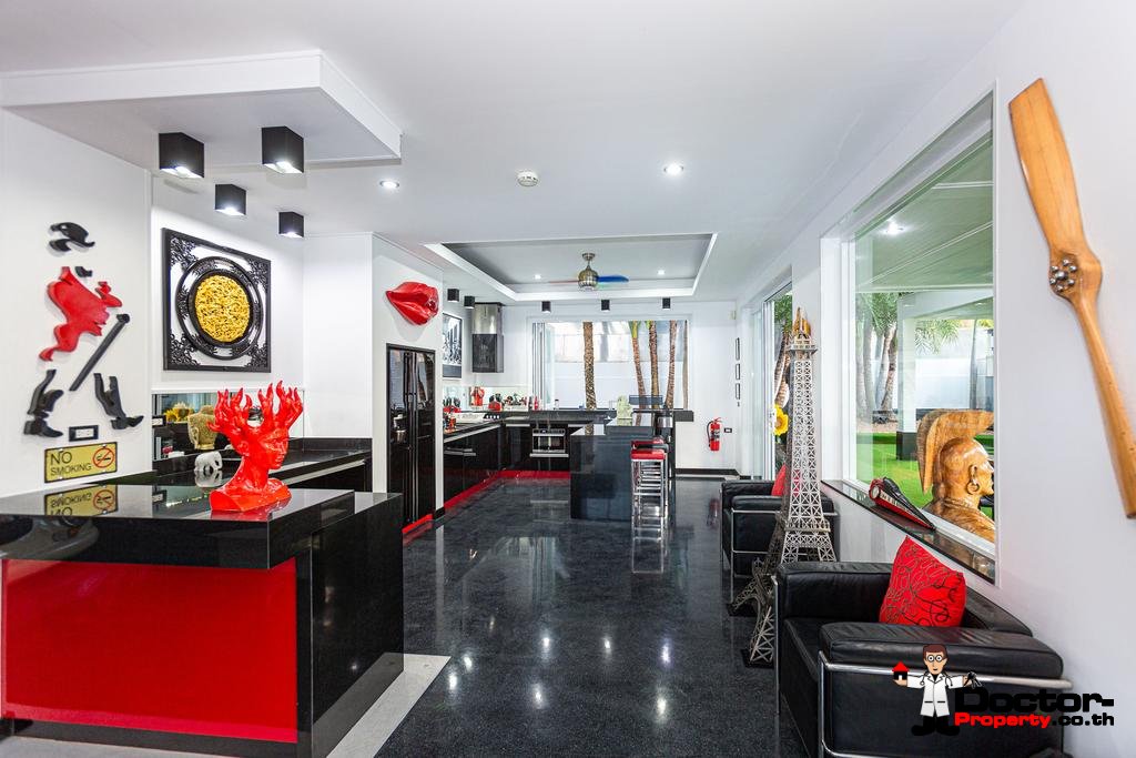 Modern Luxury 7 Bedroom House with Hotel License - Sai Yuan, Rawai Beach - Phuket South - for sale