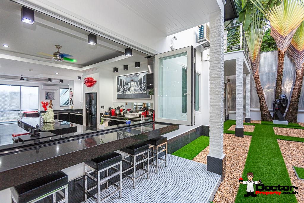 Modern Luxury 7 Bedroom House with Hotel License - Sai Yuan, Rawai Beach - Phuket South - for sale