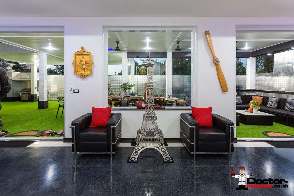 Modern Luxury 7 Bedroom House with Hotel License - Sai Yuan, Rawai Beach - Phuket South - for sale