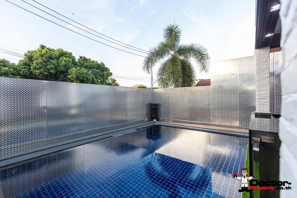 Modern Luxury 7 Bedroom House with Hotel License - Sai Yuan, Rawai Beach - Phuket South - for sale