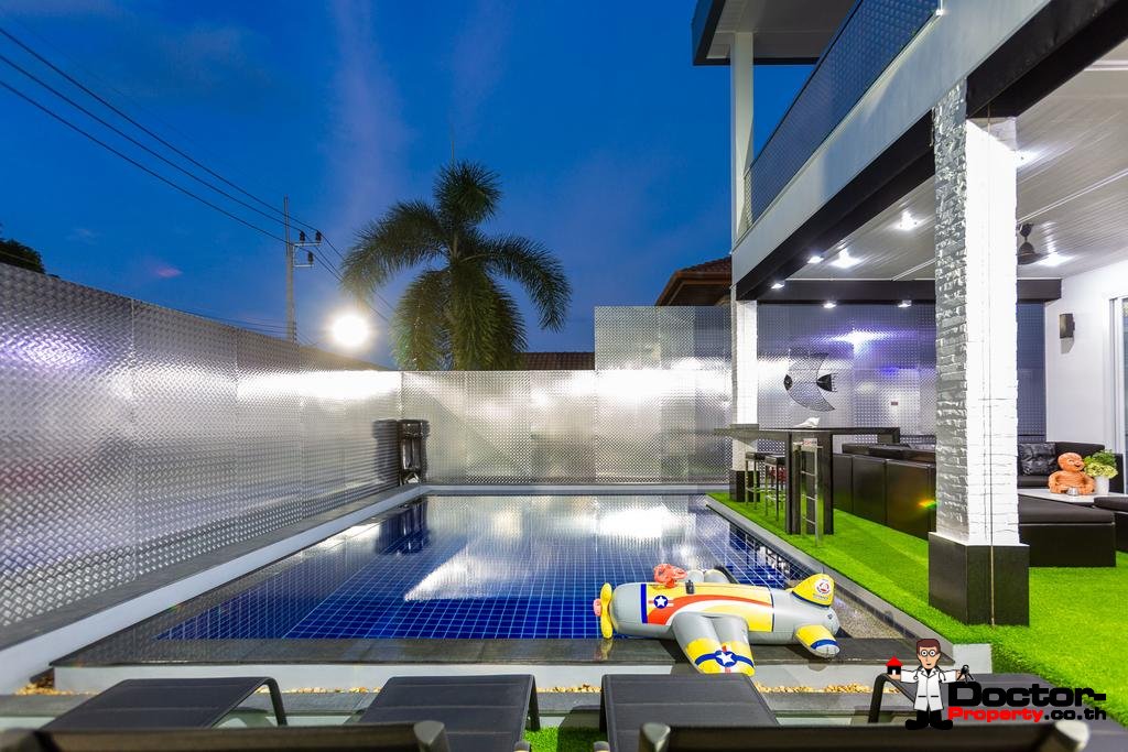 Modern Luxury 7 Bedroom House with Hotel License - Sai Yuan, Rawai Beach - Phuket South - for sale