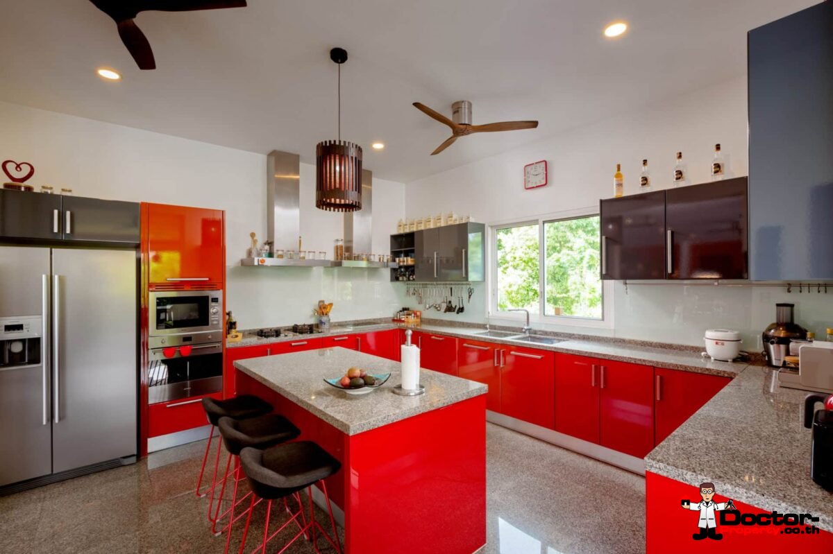 9 Bedroom Pool Villa - Overlooking Palm Golf Course - Mu Ban - Phuket Central - for sale