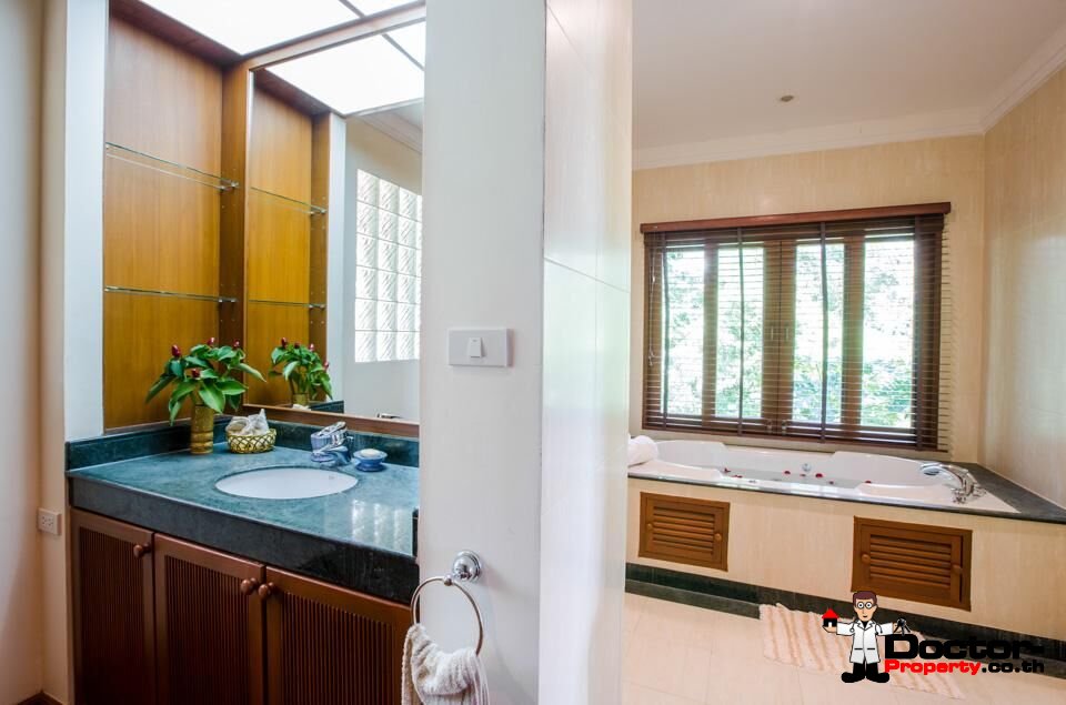 Fantastic 6 Bedroom Villa - Lakewood Hills - Layan Beach - Phuket West - for sale