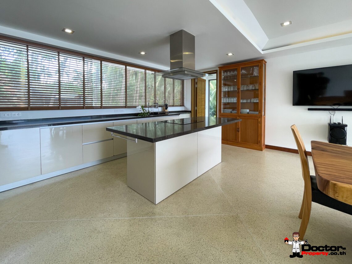 Spacious 5 Bedroom Pool Villa in Chaweng Noi, Koh Samui – For Sale