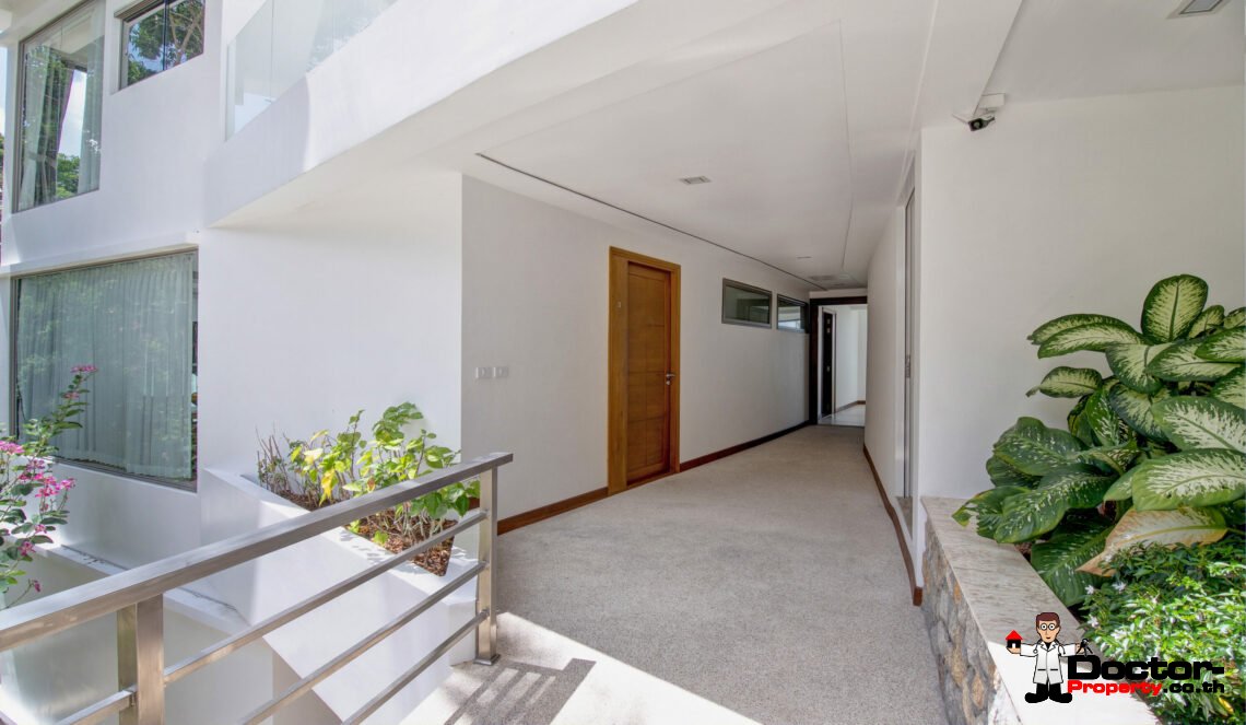 Spacious 5 Bedroom Pool Villa in Chaweng Noi, Koh Samui – For Sale