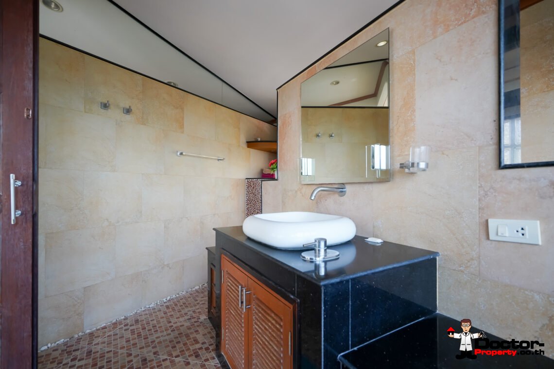 5 Bedroom Villa – Bang Rak – Koh Samui – for sale