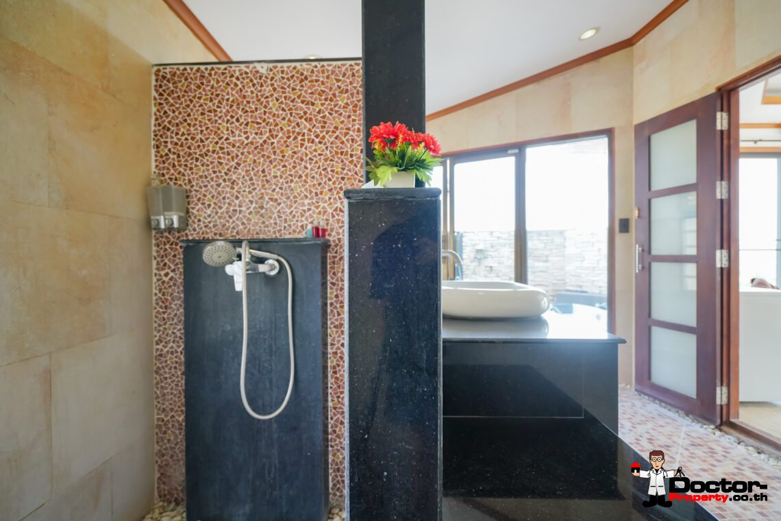 5 Bedroom Villa – Bang Rak – Koh Samui – for sale