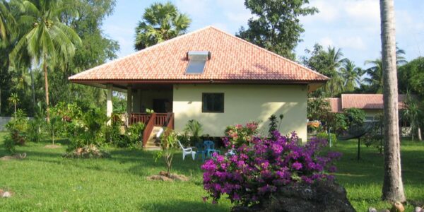 1 House – 2 Bungalows – 5 Bedrooms – Lipa Noi – Koh Samui – For Sale