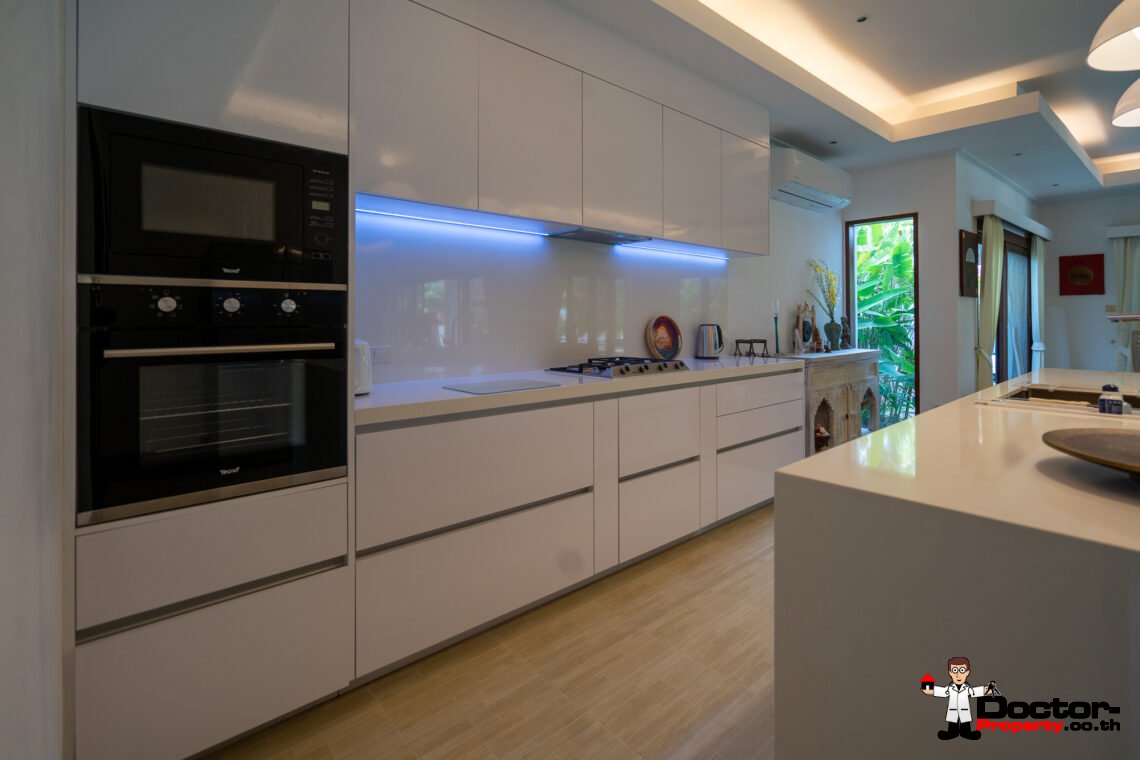 Traditional Style 4 Bedroom Villa, near Beach – Hua Thanon, Koh Samui – For Sale