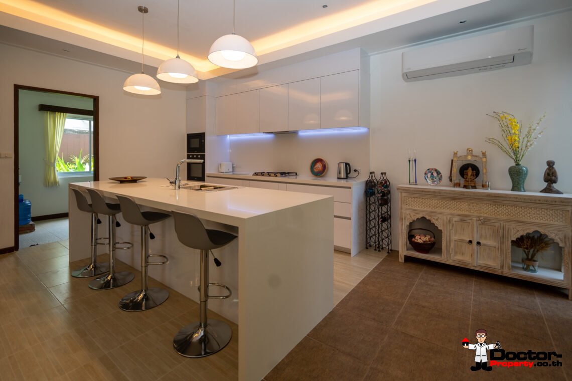 Traditional Style 4 Bedroom Villa, near Beach – Hua Thanon, Koh Samui – For Sale