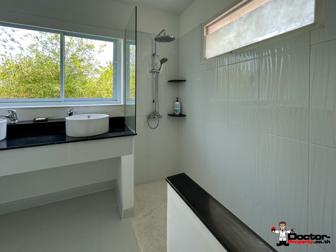 Traditional Style 4 Bedroom Villa, near Beach – Hua Thanon, Koh Samui – For Sale