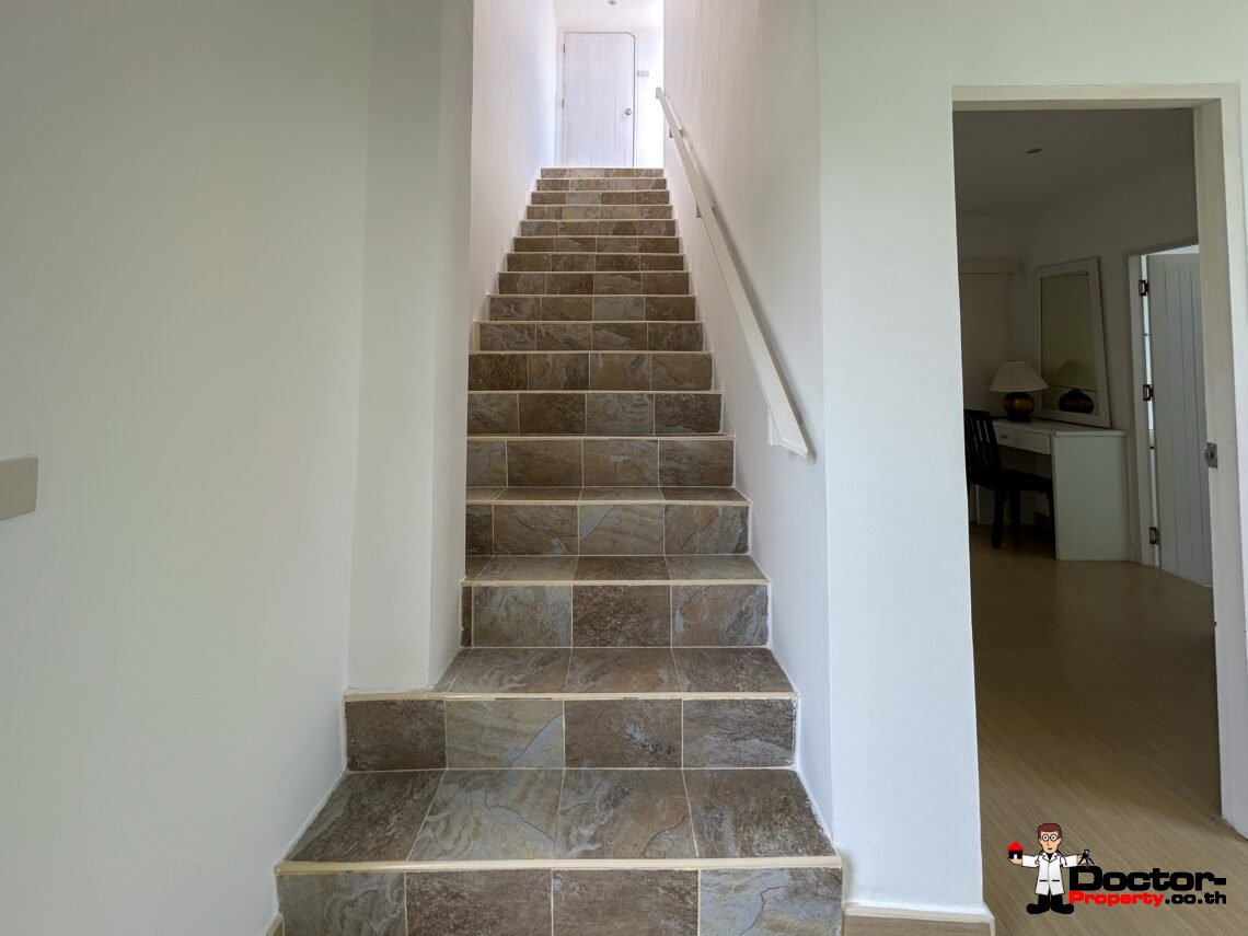 Traditional Style 4 Bedroom Villa, near Beach – Hua Thanon, Koh Samui – For Sale