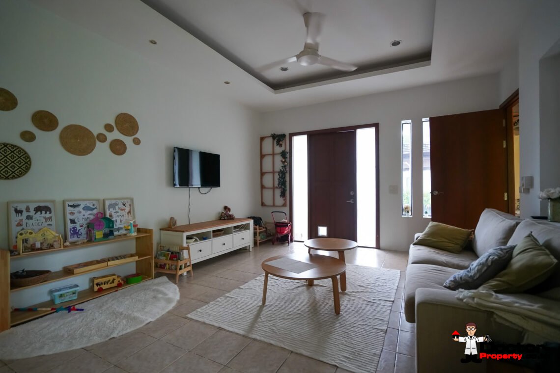 3 Bedroom Villa with Spacious Garden in Mae Nam, Koh Samui – For Sale