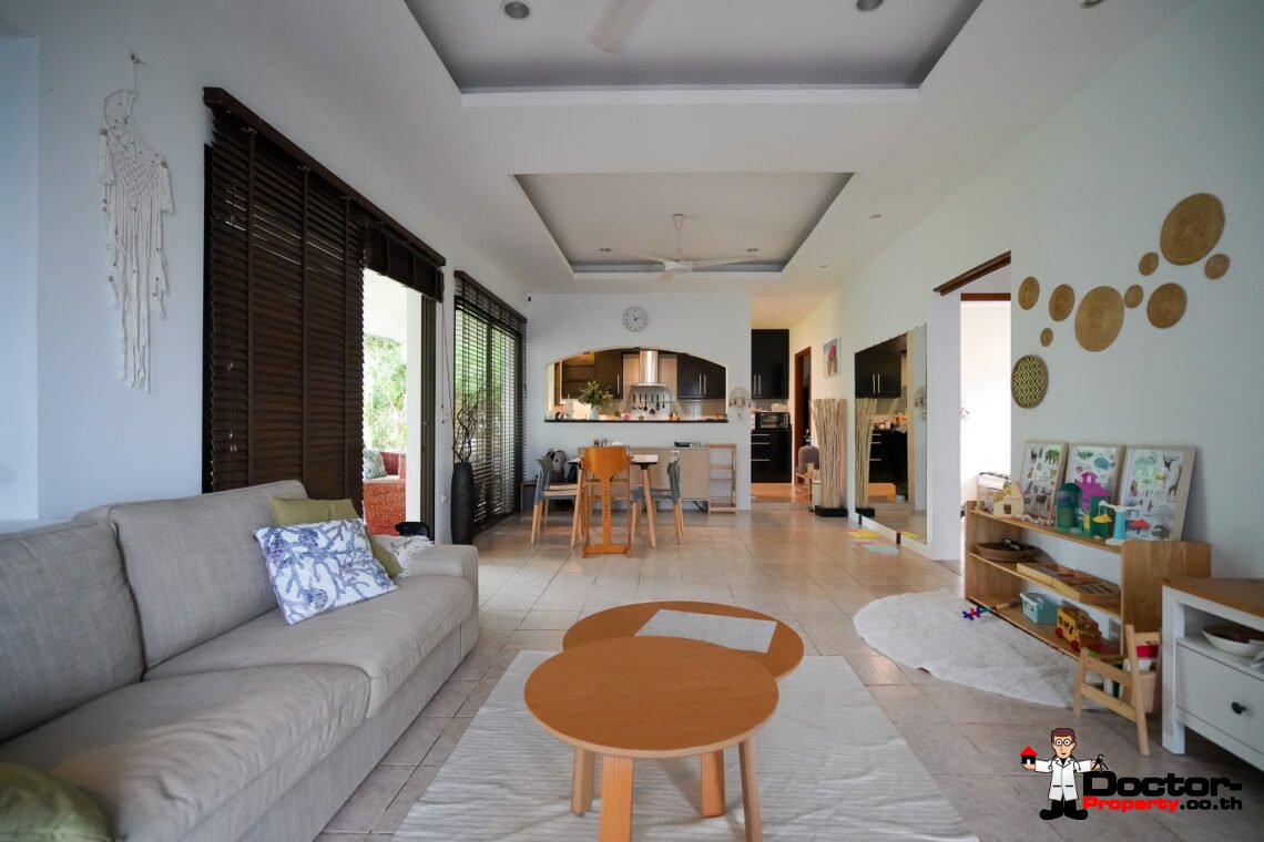 3 Bedroom Villa with Spacious Garden in Mae Nam, Koh Samui – For Sale