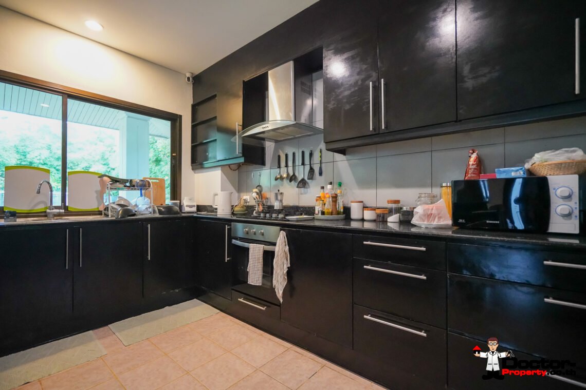 3 Bedroom Villa with Spacious Garden in Mae Nam, Koh Samui – For Sale