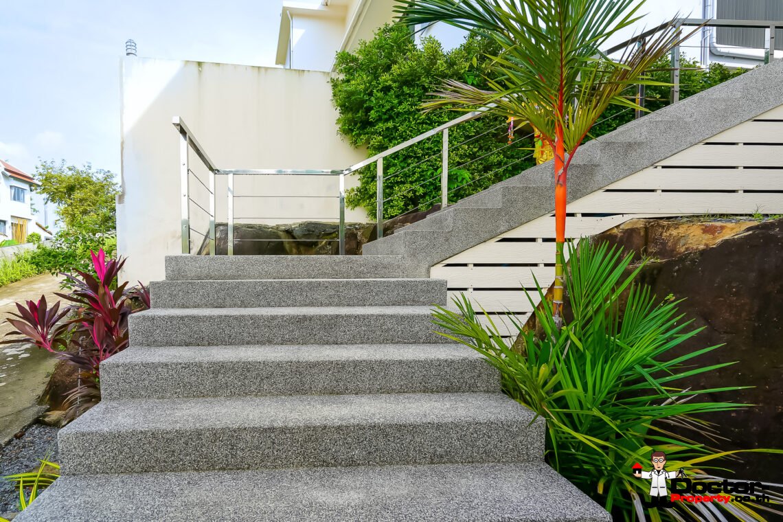 3 Bedroom Seaview Villa with Easy Access – Chaweng Noi, Koh Samui – For Sale