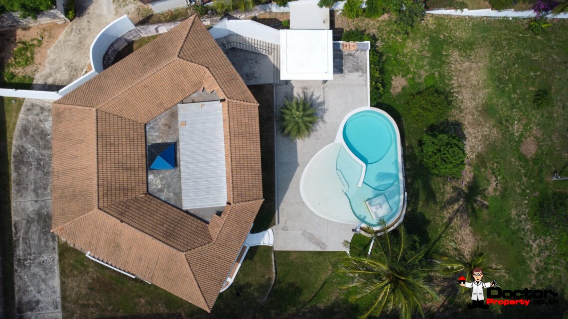 6 Bedroom Sea View Villa with Spacious Garden in Bang Rak, Koh Samui – For Sale