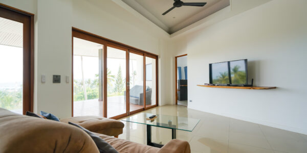 6 Bedroom Sea View Villa with Spacious Garden in Bang Rak, Koh Samui – For Sale