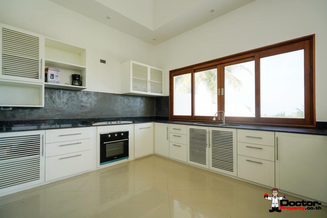 6 Bedroom Sea View Villa with Spacious Garden in Bang Rak, Koh Samui – For Sale