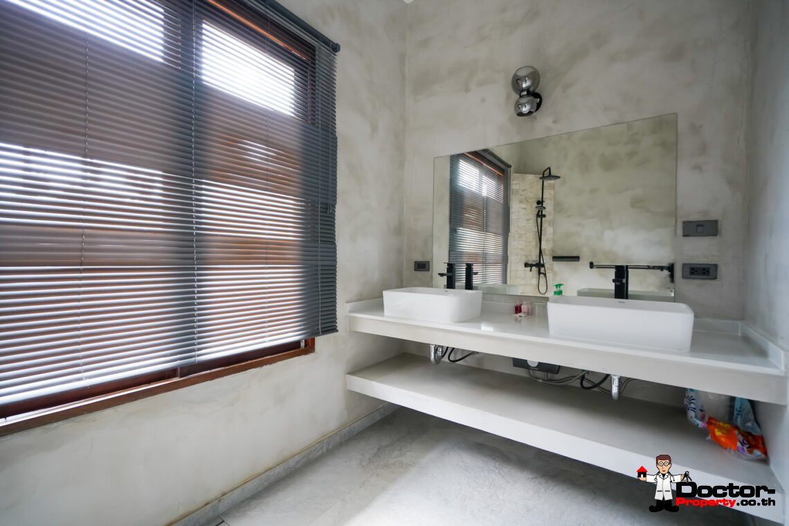 6 Bedroom Sea View Villa with Spacious Garden in Bang Rak, Koh Samui – For Sale