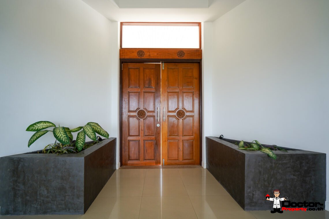 6 Bedroom Sea View Villa with Spacious Garden in Bang Rak, Koh Samui – For Sale