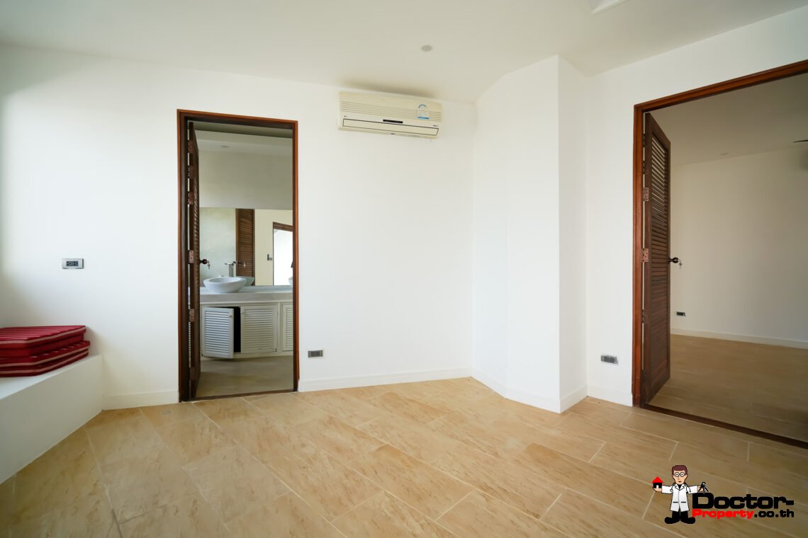 6 Bedroom Sea View Villa with Spacious Garden in Bang Rak, Koh Samui – For Sale