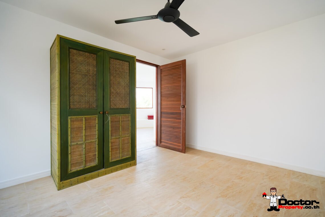 6 Bedroom Sea View Villa with Spacious Garden in Bang Rak, Koh Samui – For Sale