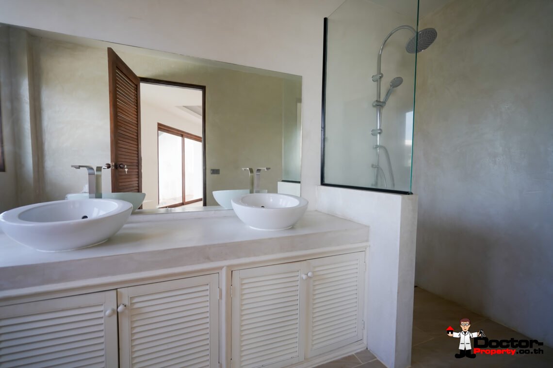 6 Bedroom Sea View Villa with Spacious Garden in Bang Rak, Koh Samui – For Sale