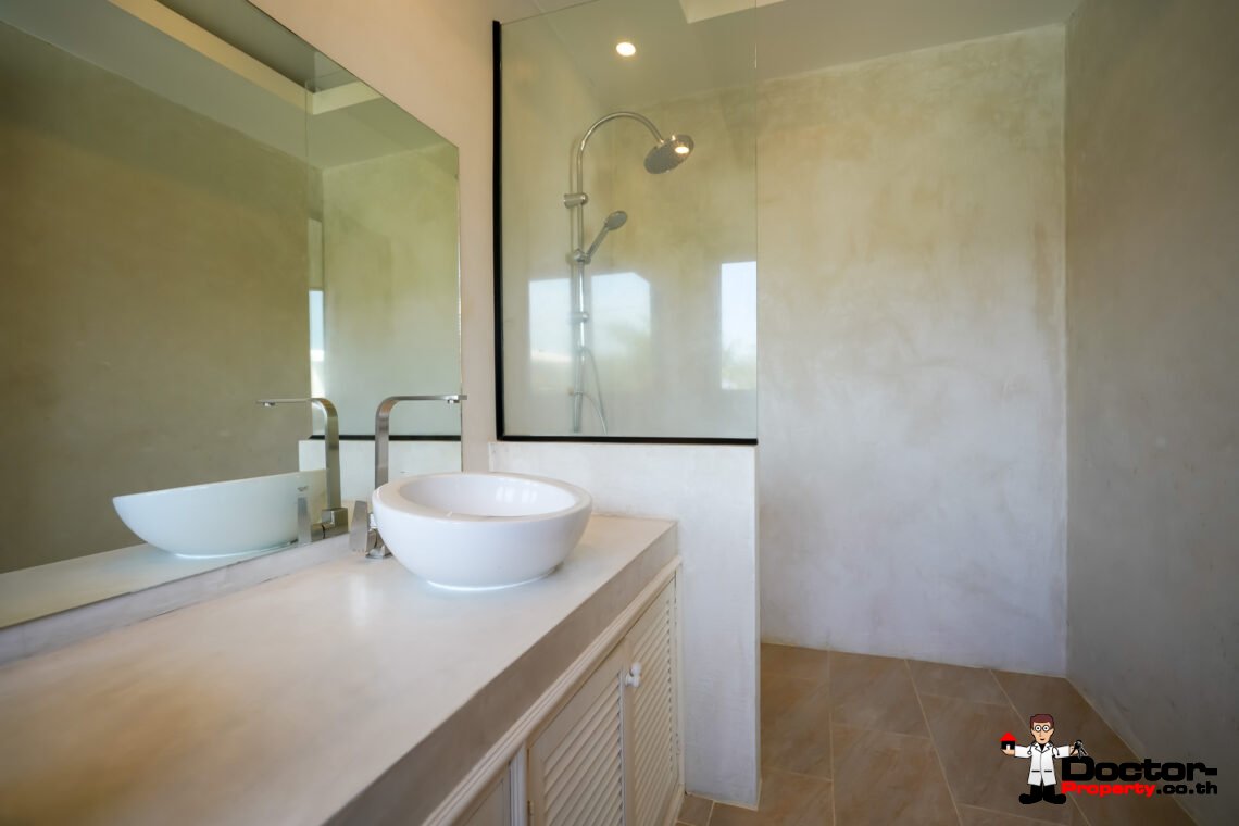 6 Bedroom Sea View Villa with Spacious Garden in Bang Rak, Koh Samui – For Sale