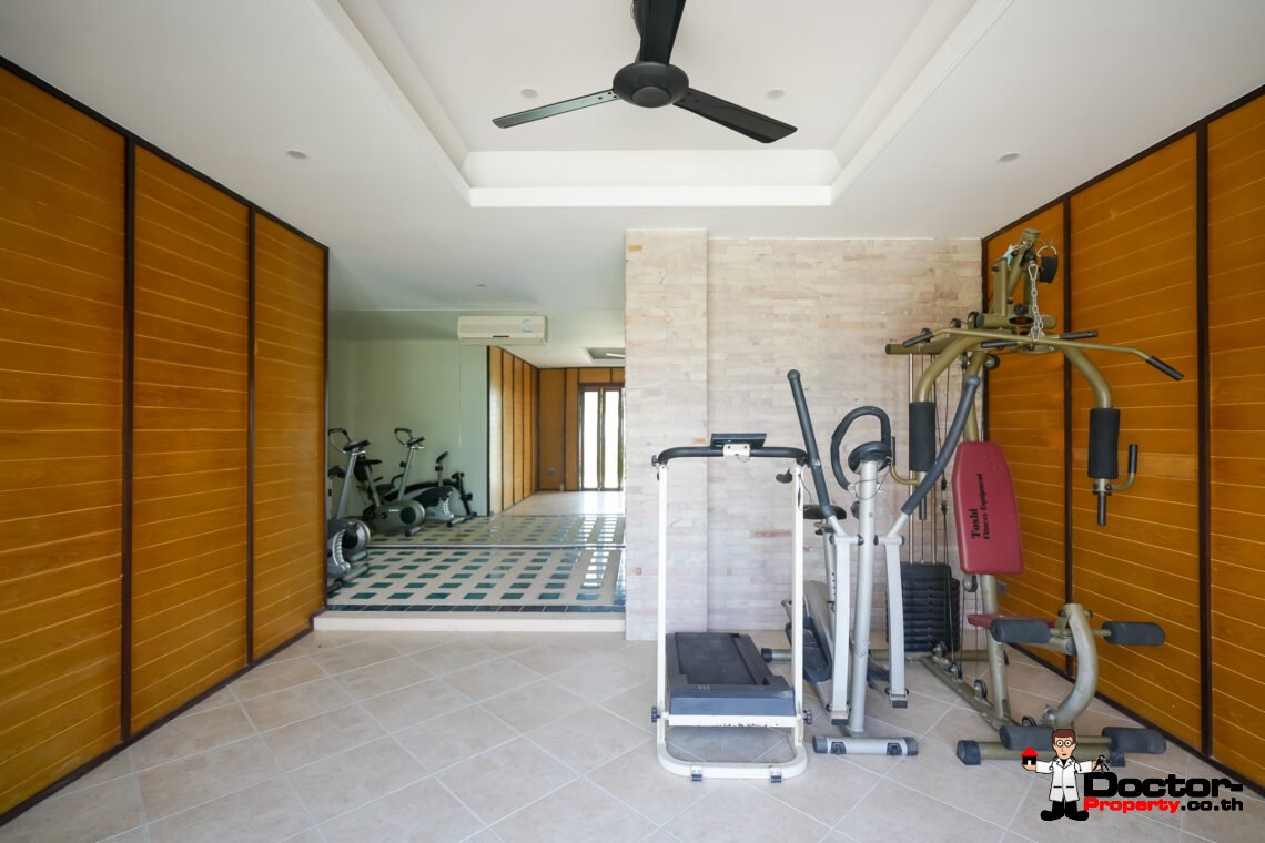 6 Bedroom Sea View Villa with Spacious Garden in Bang Rak, Koh Samui – For Sale