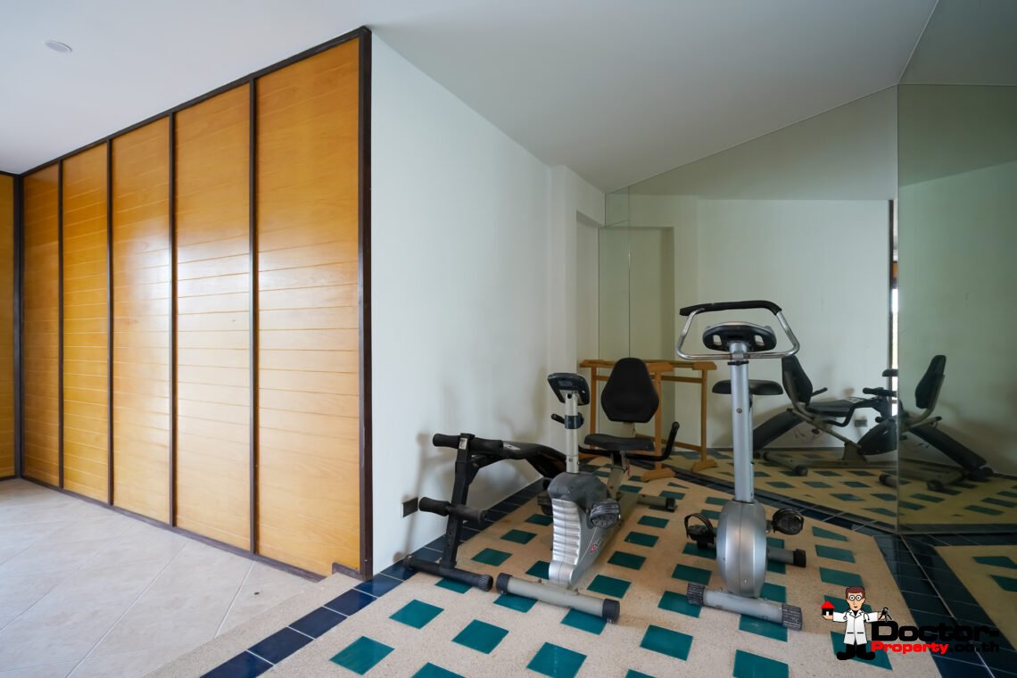 6 Bedroom Sea View Villa with Spacious Garden in Bang Rak, Koh Samui – For Sale