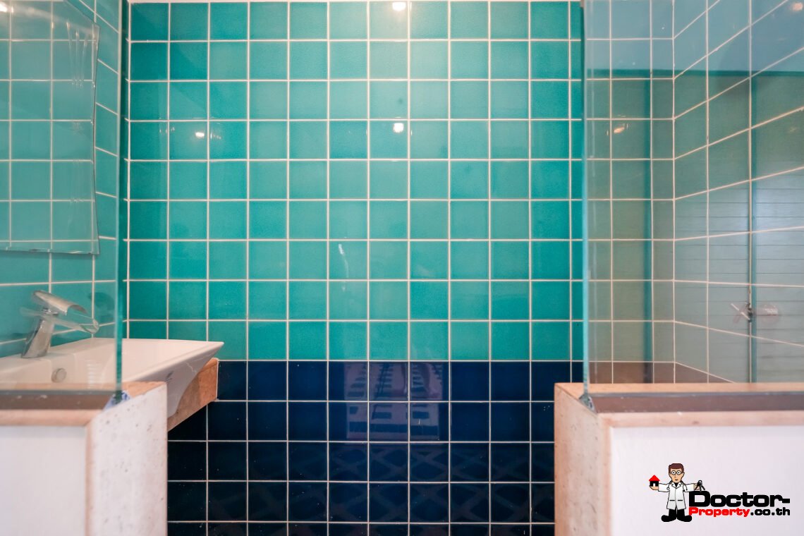 6 Bedroom Sea View Villa with Spacious Garden in Bang Rak, Koh Samui – For Sale