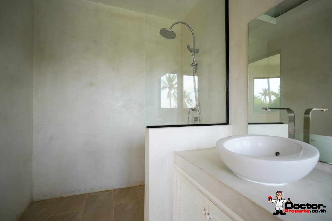 6 Bedroom Sea View Villa with Spacious Garden in Bang Rak, Koh Samui – For Sale