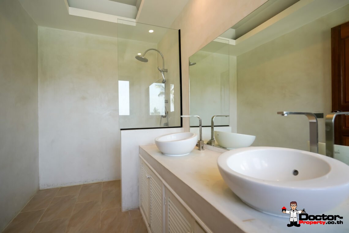 6 Bedroom Sea View Villa with Spacious Garden in Bang Rak, Koh Samui – For Sale