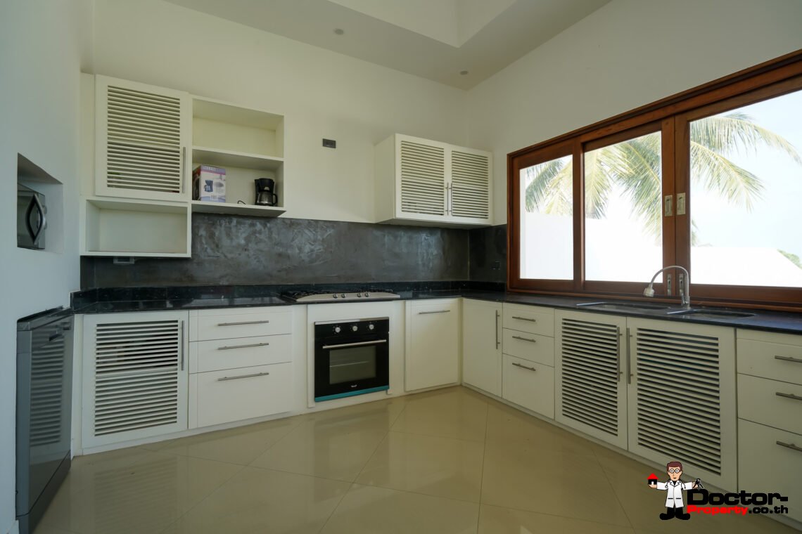 6 Bedroom Sea View Villa with Spacious Garden in Bang Rak, Koh Samui – For Sale