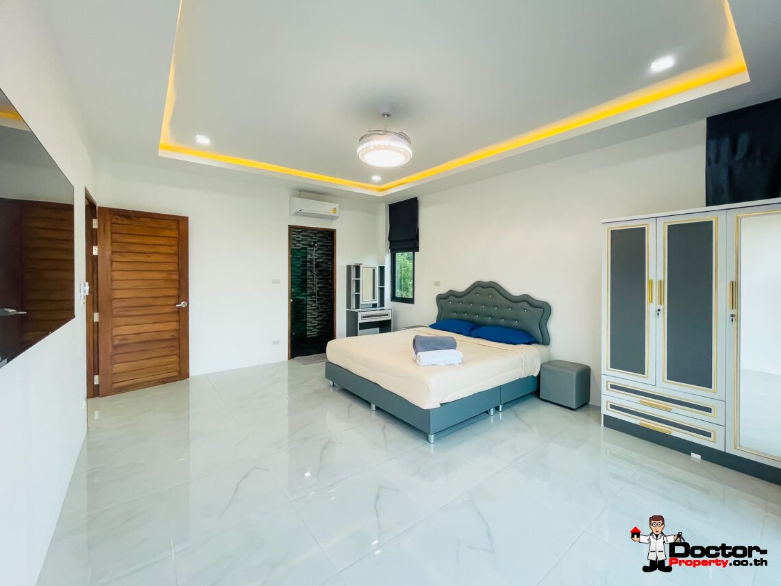 Modern 5 Bedroom with Partial Sea View and Mountain View in Bophut, Koh Samui – For Sale
