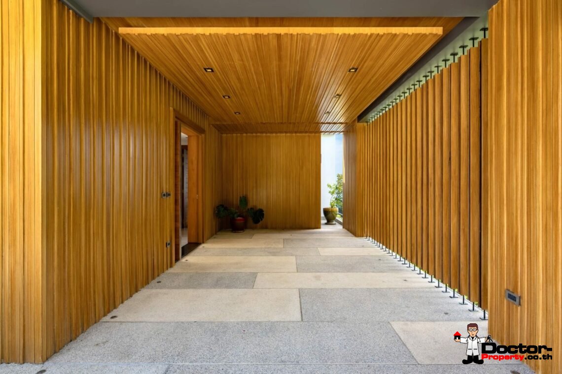 6 Bedroom Private Pool Villa with Sea View in Laem Yai, Koh Samui – For Sale