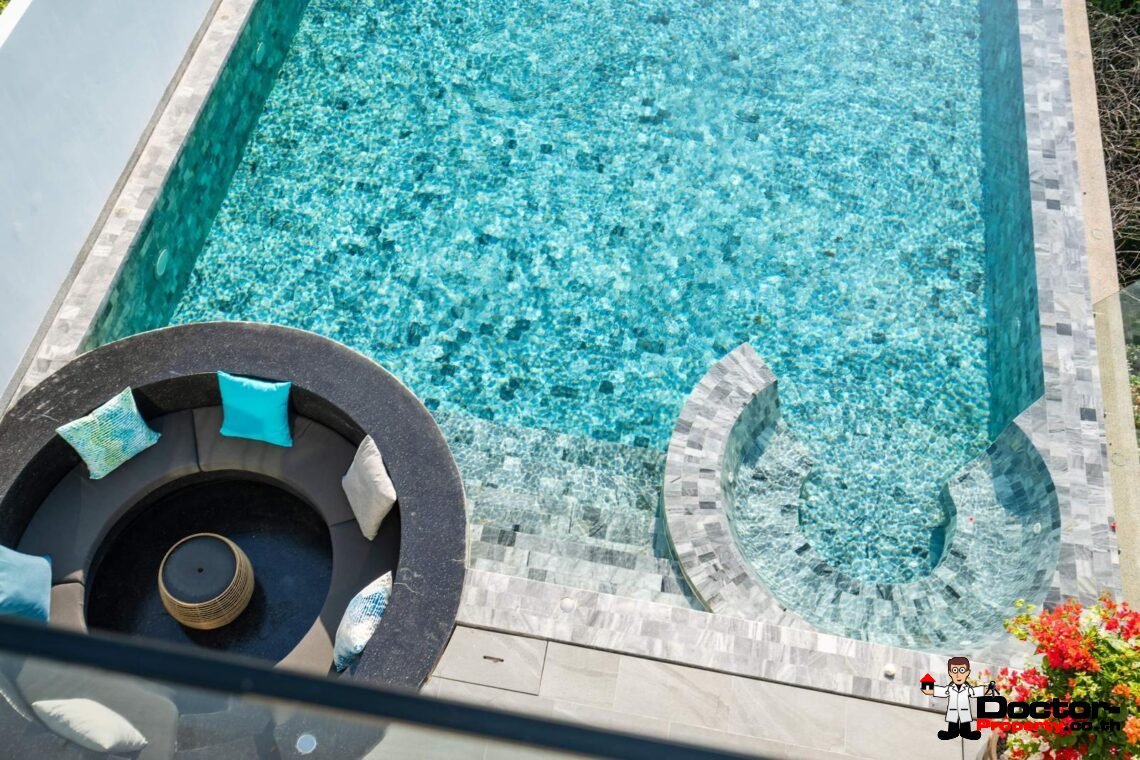6 Bedroom Private Pool Villa with Sea View in Laem Yai, Koh Samui – For Sale