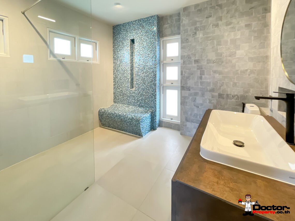 Modern 4 Bedroom Private Pool Villa in Bo Phut, Koh Samui – For Sale